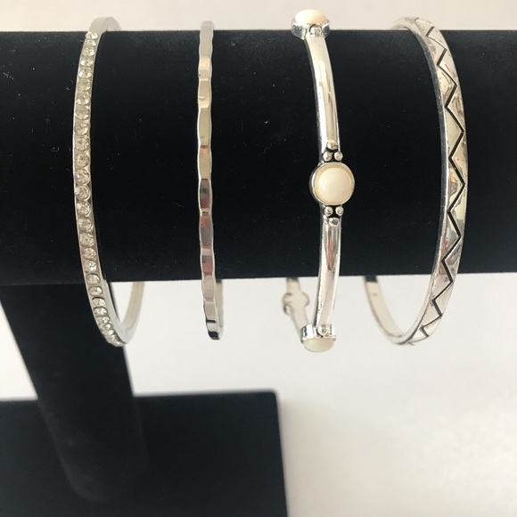 Set of 8 fashion bangle bracelets in silver tone - Picture 3 of 3